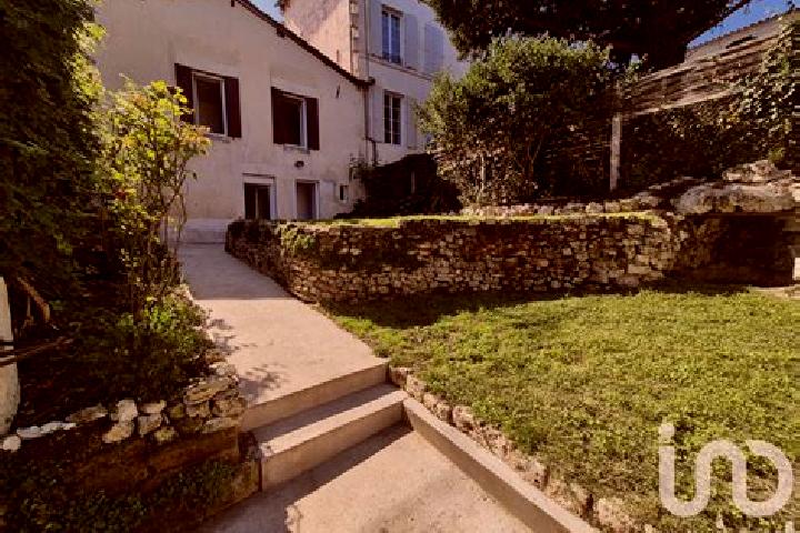 Lillian, 29 — Escort in Archiac, France