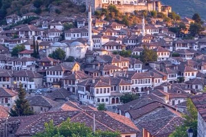 Lillian, 29 — Escort in Bradashesh, Albania