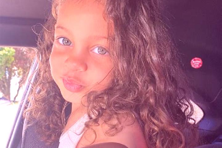 Lillian, 30, a auburn blue-eyed mixed companion based in Leuwinanggung Satu. Offering A-Level, Travel Companion. Available for incall and outcall, overnight ...