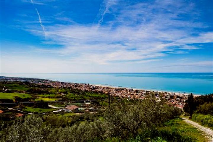 Lillian, 30 — Escort in Roseto degli Abruzzi, Italy