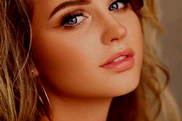 Lillian, 31, a dark blonde blue-eyed mediterranean companion based in Aberglasslyn. Offering Party Girl, OWO, Girlfriend Experience, Domination. Available fo...