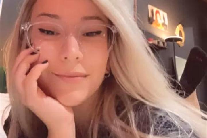 Lillian, 32, a blonde grey-eyed european companion based in Helmstadt-Bargen. Offering 69, CIM, Massage, Fetish, Girlfriend Experience. Available for incall ...