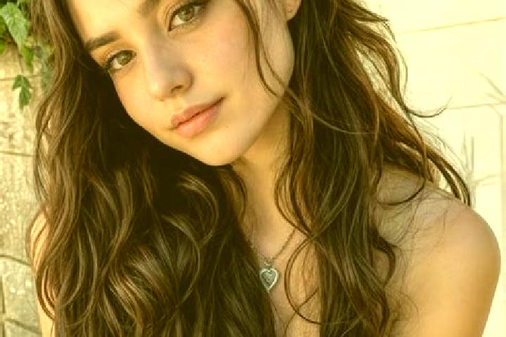 Lillian, 32, a brunette hazel-eyed middle eastern companion based in Janvry. Offering Prostate Massage, Massage, 69, Girlfriend Experience, Domination. Avail...