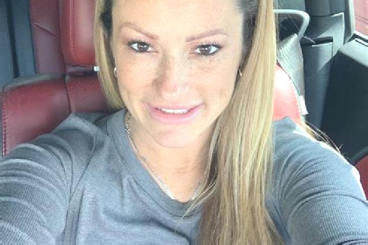 Lillian, 32, a red grey-eyed mixed companion based in Ashmore. Offering Dinner Date, 69, BDSM. Available for incall and outcall, day and evening dates.
