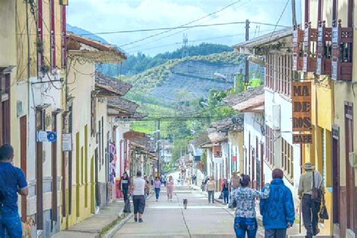 Lillian, 32 — Escort in Cucunuba, Colombia