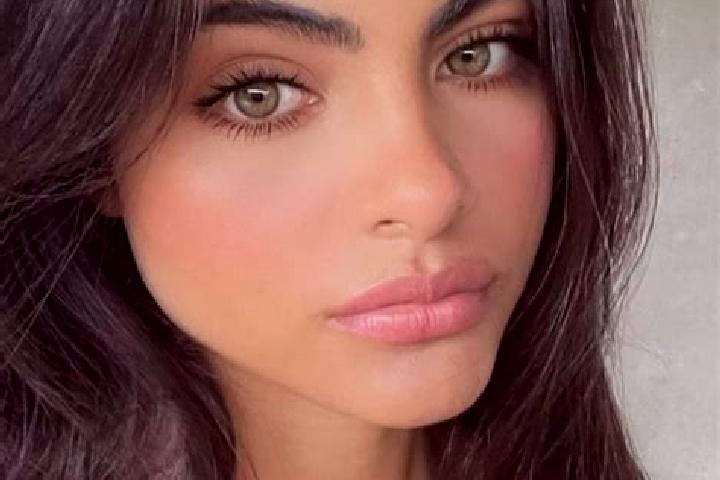 Lillian, 33, a brunette green-eyed middle eastern companion based in Valle San Giovanni. Offering GFE, Party Girl, Domination, 69, Massage. Available for inc...