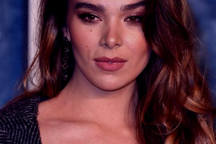 Lillian, 33, a brunette grey-eyed caucasian companion based in Alcanede. Offering A-Level, Dinner Date. Available for incall and outcall, day and evening dates.