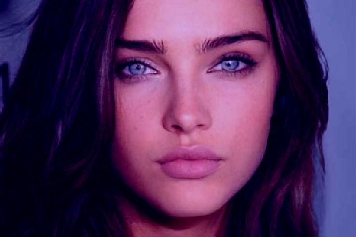 Lillian, 33, a chestnut dark-eyed caucasian companion based in Francavilla Angitola. Offering Girlfriend Experience, Erotic Massage, Deep French Kissing, OWO...