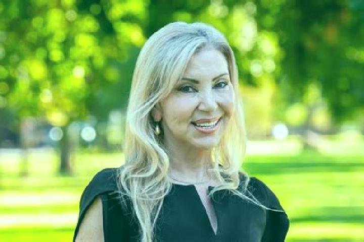 Lillian, 33 — Escort in Daw Park, Australia