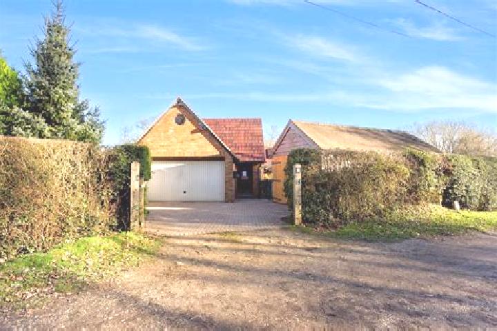 Lillian, 33 — Escort in Tadley, United Kingdom