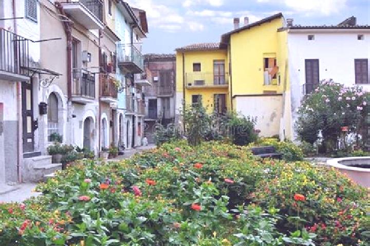 Lillian, 33 — Escort in Taranta Peligna, Italy