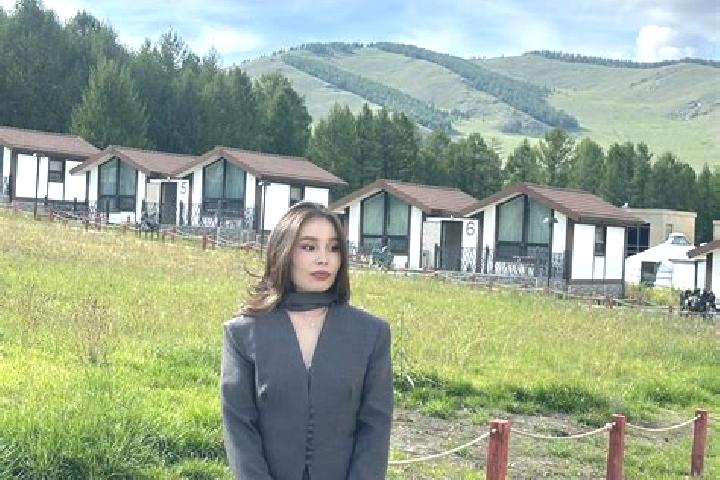 Lillian, 33 — Escort in Tsetsegnuur, Mongolia