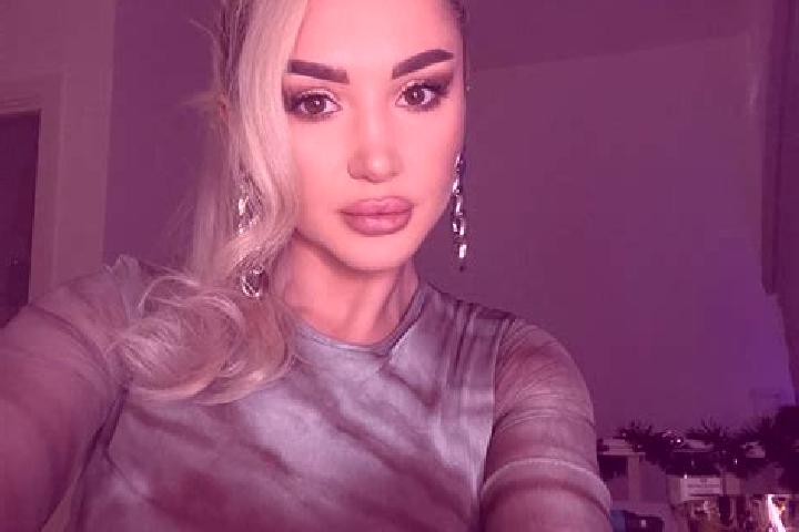 Lillian, 34, a blonde grey-eyed middle eastern companion based in Castelnovo Bariano. Offering Massage, Overnight, Fetish, Travel Companion. Available for in...