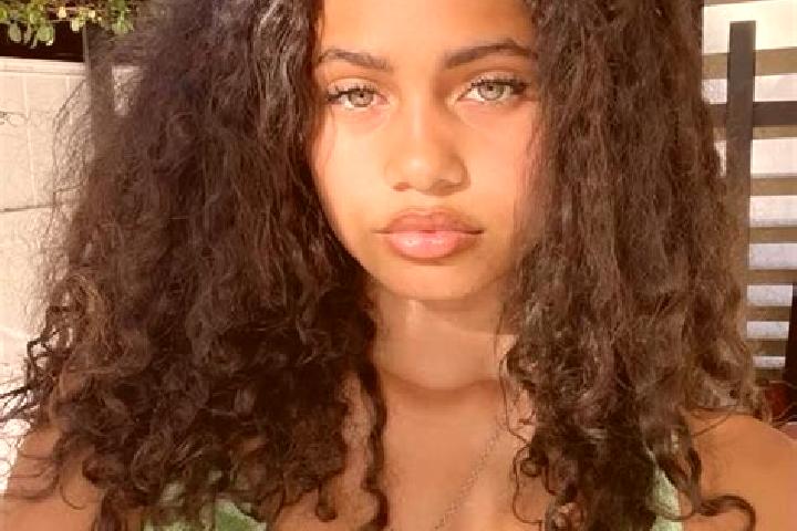 Lillian, 34, a brunette amber-eyed mixed companion based in Ouanani. Offering Party Girl, Domination, Tantra. Available for incall and outcall, overnight boo...