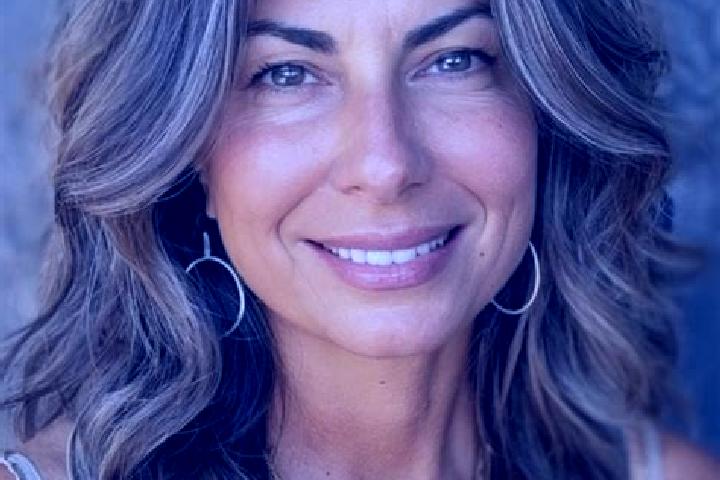 Lillian, 34, a brunette grey-eyed latina companion based in Muenchehofe. Offering Erotic Massage, Roleplay, Party Girl, Dinner Date. Available for incall and...