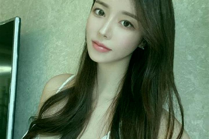 Lillian, 34 — Escort in Luoshi, China