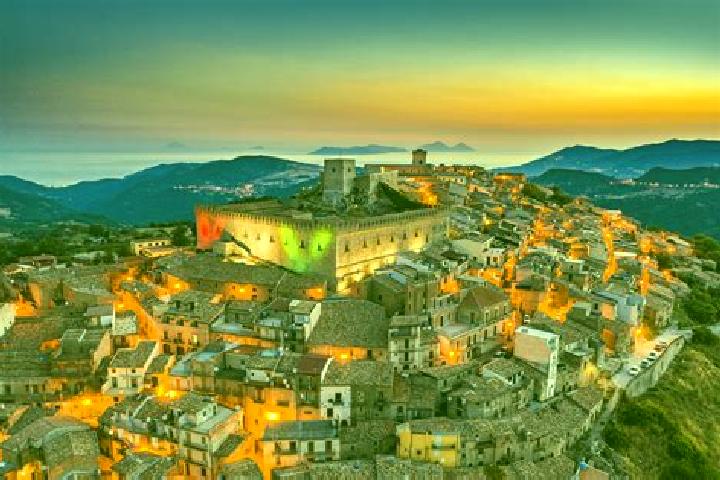 Lillian, 34 — Escort in Montalbano Elicona, Italy