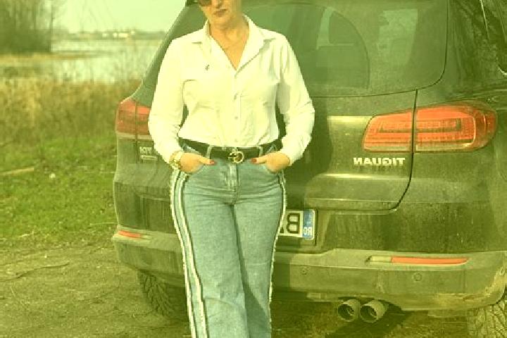 Lillian, 34 — Escort in Rosioru, Romania