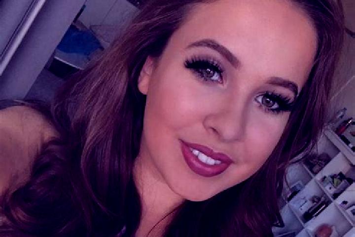 Lillian, 35, a auburn amber-eyed european companion based in Wallhausen. Offering Striptease, CIM, Roleplay. Available for incall and outcall, day and evenin...