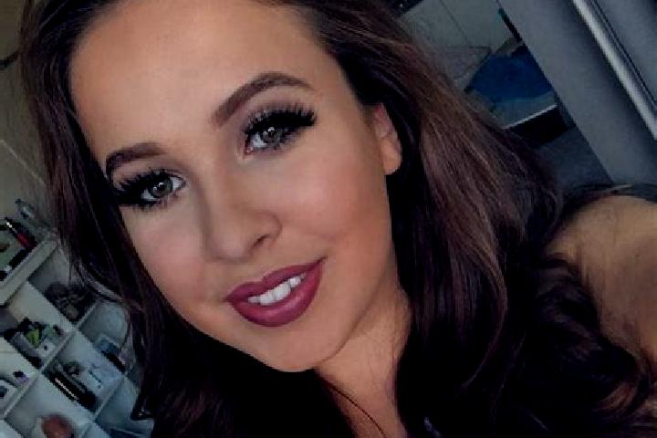 Lillian, 35, a auburn amber-eyed latina companion based in Neckarsteinach. Offering A-Level, OWO, Deep French Kissing, Erotic Massage. Available for incall a...