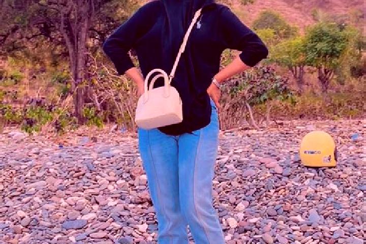 Lillian, 35 — Escort in Manggekompo, Indonesia