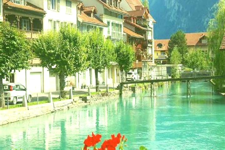 Lillian, 35 — Escort in Muhlau, Switzerland