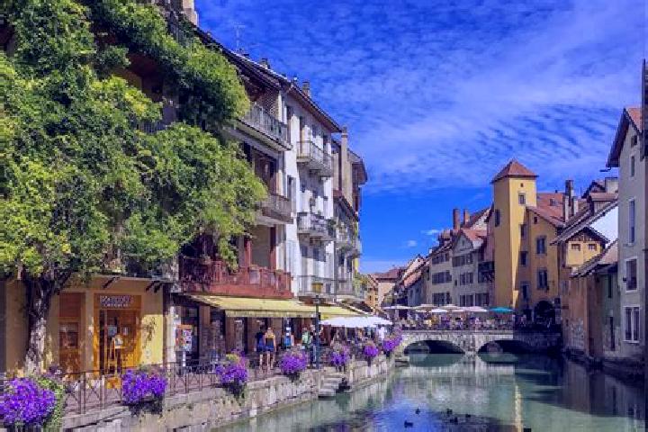 Lillian, 35 — Escort in Poisat, France