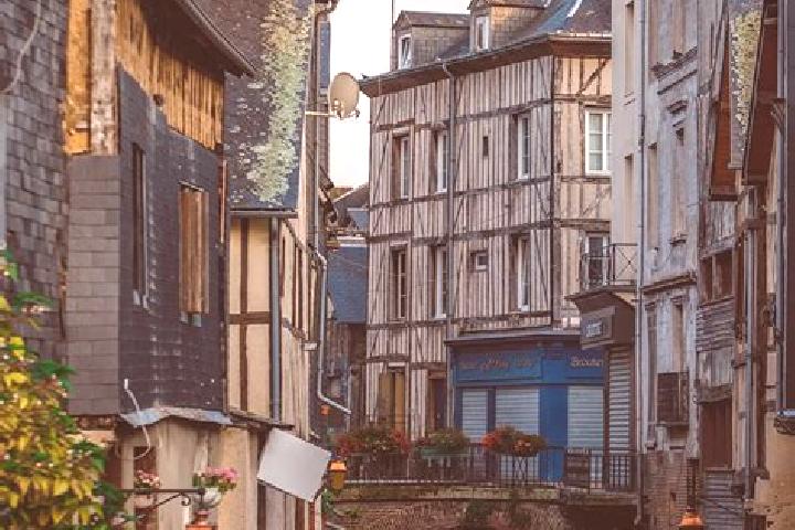 Lillian, 35 — Escort in Pont-Audemer, France