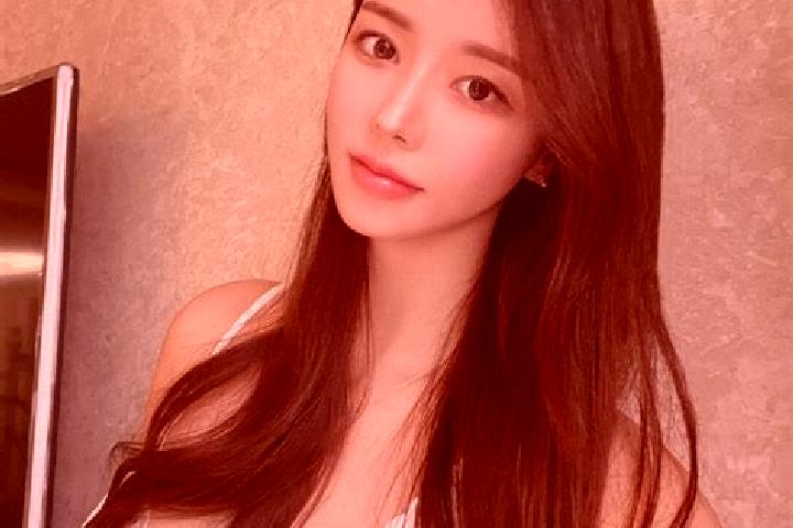 Lillian, 35 — Escort in Sekarputih, Indonesia