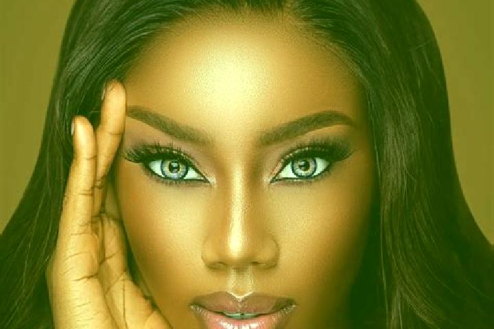 Lillian, 36, a dark blonde blue-eyed ebony companion based in Tianyi. Offering Domination, Tantra, Dinner Date, Massage. Available for incall and outcall, ov...