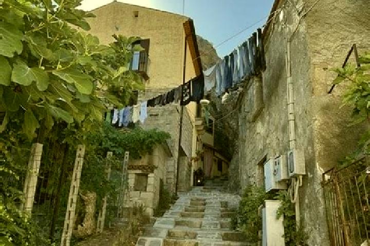 Lillian, 36 — Escort in Castelmezzano, Italy