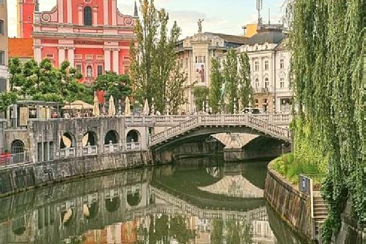 Lillian, 36 — Escort in Grad, Slovenia