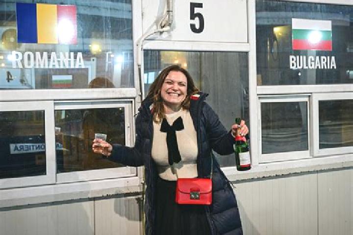 Lillian, 36 — Escort in Oboroceni, Romania