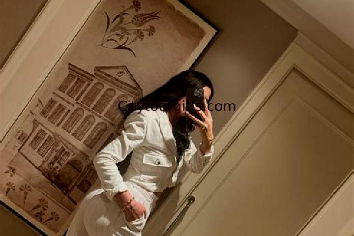 Lillian, 37, a black amber-eyed middle eastern companion based in Bank. Offering Dinner Date, Deep French Kissing, Girlfriend Experience. Available for incal...