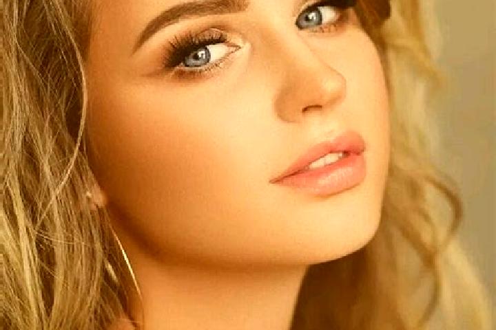 Lillian, 37, a dark blonde blue-eyed caucasian companion based in Taize. Offering Party Girl, Tantra, OWO, Striptease, Couples. Available for incall and outc...