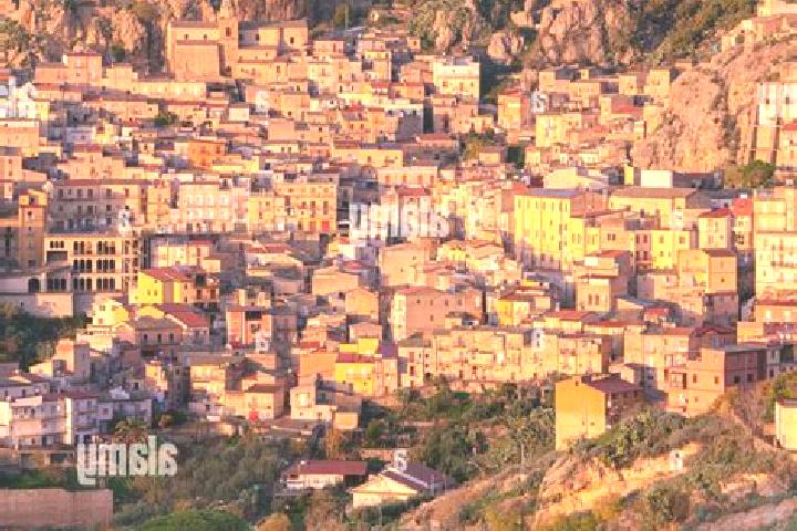 Lillian, 37 — Escort in Gagliano Castelferrato, Italy