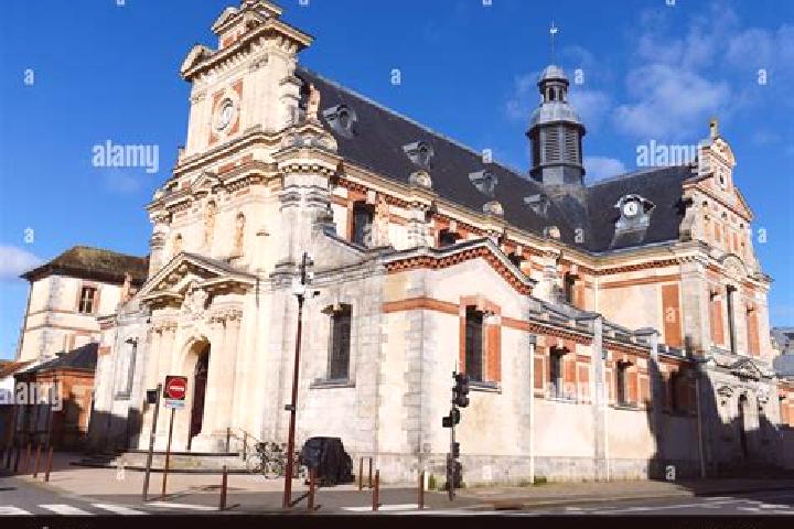 Lillian, 37 — Escort in Jarnac-Champagne, France