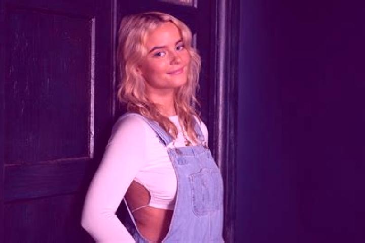 Lillian, 38, a blonde grey-eyed caucasian companion based in St Martin. Offering Domination, OWO, Duos. Available for incall and outcall, day and evening dates.