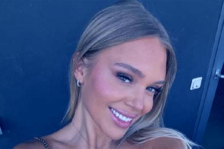 Lillian, 38, a brunette grey-eyed indian companion based in Vinez. Offering Party Girl, Girlfriend Experience, Overnight, CIM. Available for incall and outca...