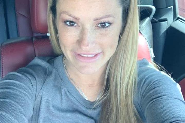 Lillian, 38, a red grey-eyed caucasian companion based in Undlose. Offering Party Girl, Travel Companion. Available for incall and outcall, overnight booking...