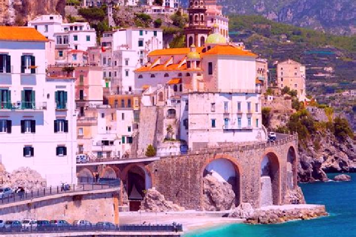 Lillian, 38 — Escort in Viano, Italy