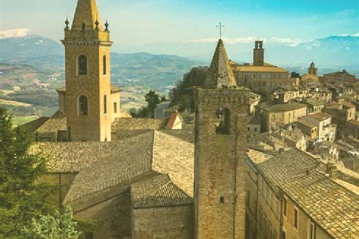 Lillian, 39 — Escort in Monte Grimano, Italy