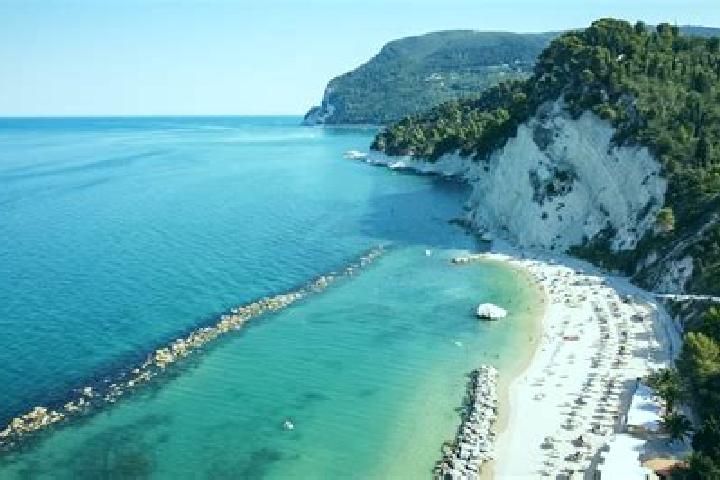 Lillian, 39 — Escort in Passo di Treia, Italy