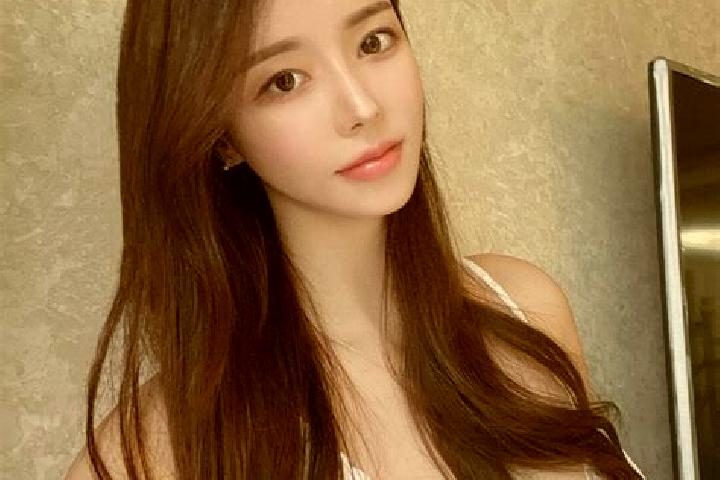 Lillian, 39 — Escort in Xiaxi, China