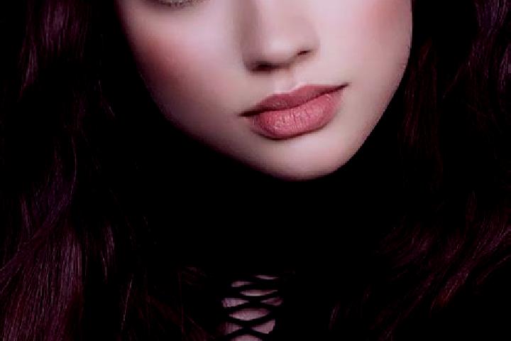 Lily, 20, a auburn dark-eyed middle eastern companion based in Chavanod. Offering Erotic Massage, Party Girl, Dinner Date, Roleplay, Tantra. Available for in...