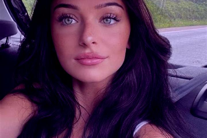 Lily, 20, a red blue-eyed caucasian companion based in Emerald. Offering GFE, Party Girl, Duos. Available for incall and outcall, overnight bookings available.