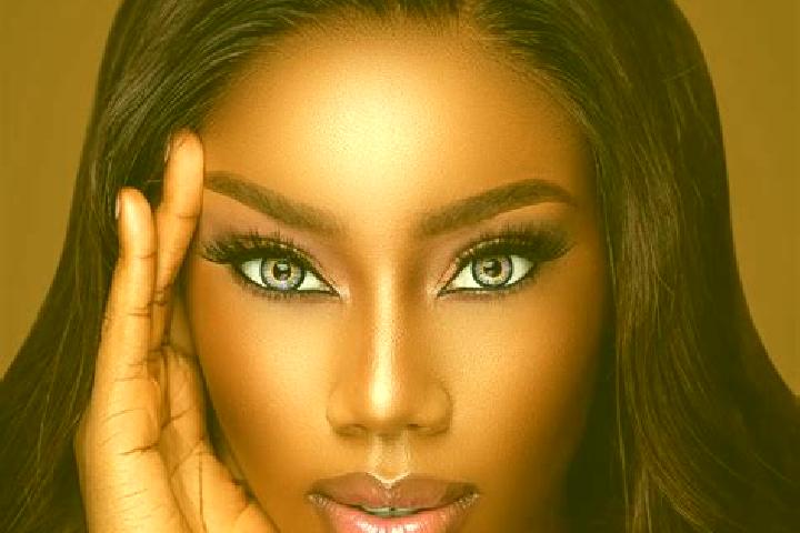 Lily, 20, a red blue-eyed ebony companion based in Cizzago-Comezzano. Offering Striptease, Dinner Date, Party Girl, Massage. Available for incall and outcall...