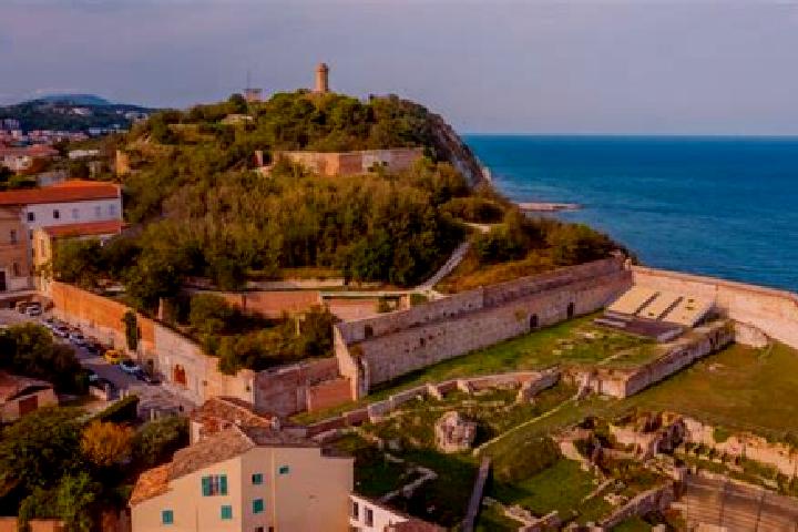 Lily, 20 — Escort in Acquaviva Picena, Italy