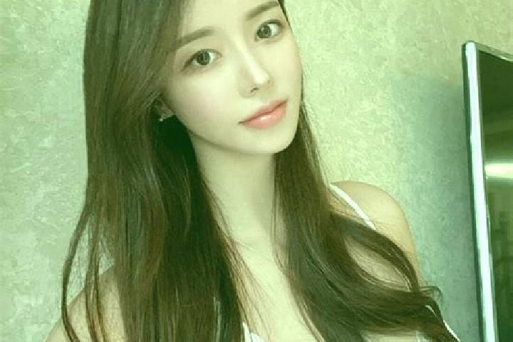Lily, 20 — Escort in Dahuashan, China