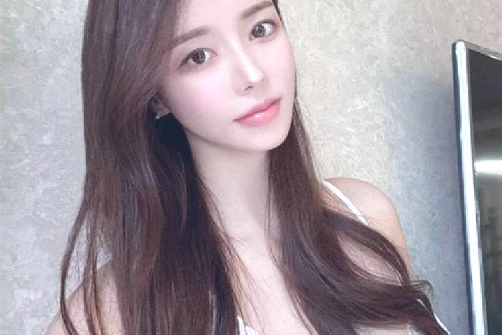 Lily, 20 — Escort in Erdaodianzi, China